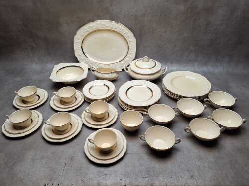 Crown Ducal 'Florentine' porcelain dinner setting for six