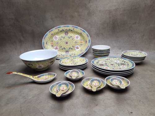 Famille Jaune yellow Chinese porcelain setting for four