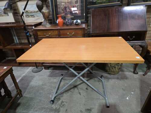 Adjustable timber coffee table