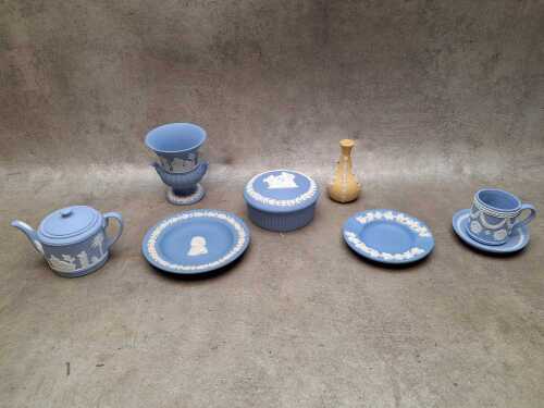Seven Wedgwood jasperware pieces