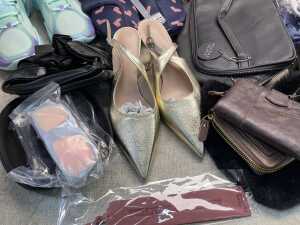 Group of Women's accessories - 4
