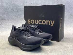 Saucony Triumph 23 size US 8 Women's