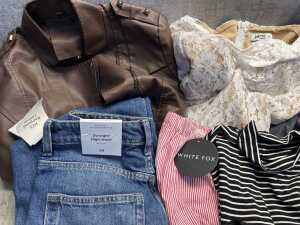 Group of Women's clothing size XS - 2