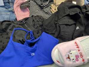 Group of Women's clothing size XS - 4