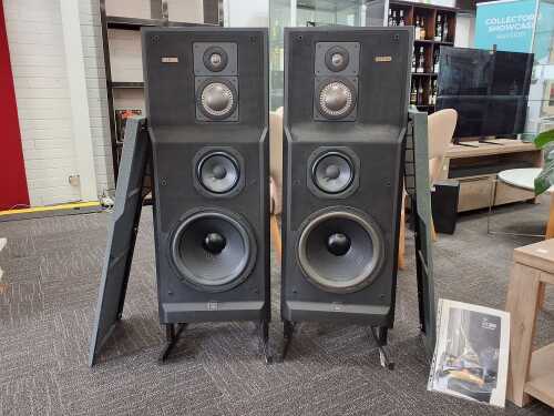 Pair of JBL XPL200 floor standing speakers