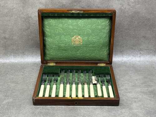Antique Haddon brand silver-plated fruit set in oak canteen.