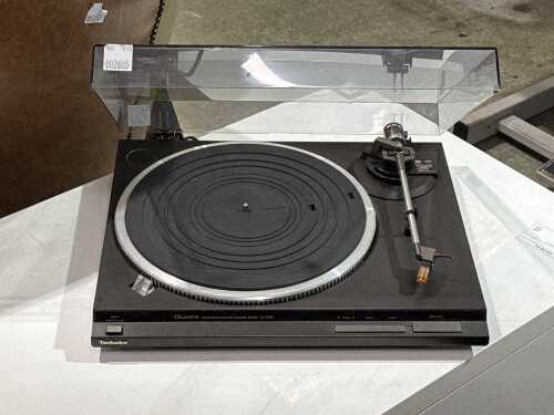 Technics Quartz direct drive turntable SL-QD33