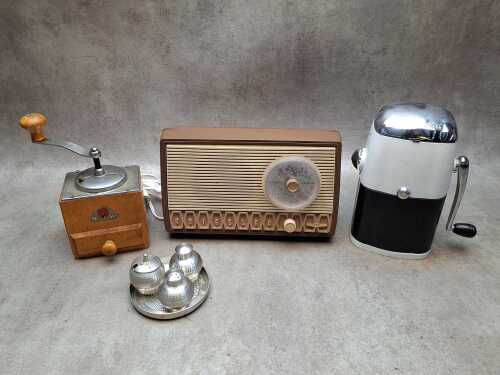 Four retro kitchen items
