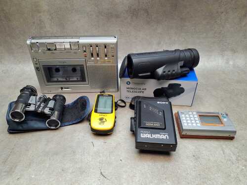 Assorted tech including cassette players