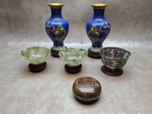 Chinese decorative objects including pair of cloisonne 'dragon' vases, pair of green quartz bowls, etc