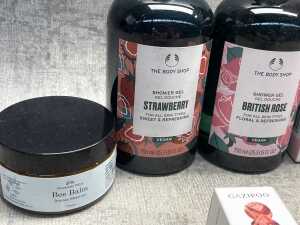 Group of beauty products - 2