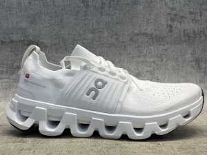 Cloudswift 4 size US 9 Women's - 2