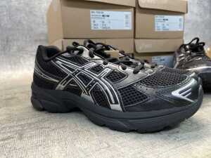 Four pairs of Asics Gel-1130 GS sizes US 6 & 7 Kids - 2