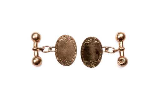 A pair of vintage oval cufflinks in 9 carat yellow gold