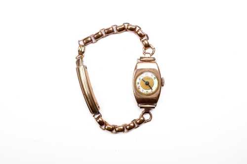 A vintage Titan ladies watch in 9 carat rose gold