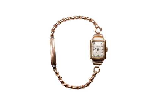 A vintage Lavina ladies winding watch in 9 carat yellow gold