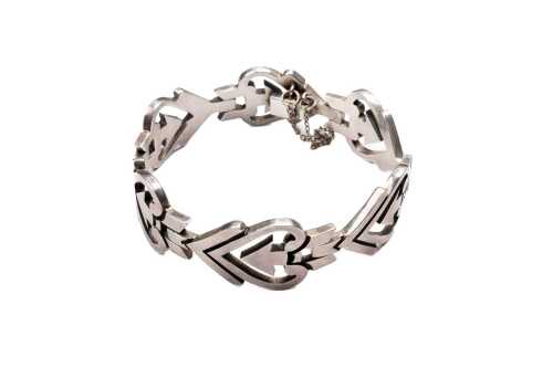 A heart and arrow design bracelet in sterling silver