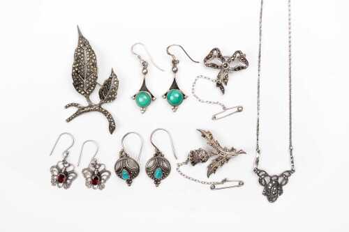 Collection of vintage jewellery in sterling silver