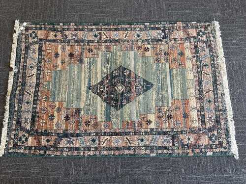 Handwovan rug