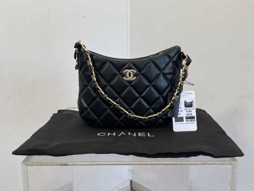 Designer style handbag in black