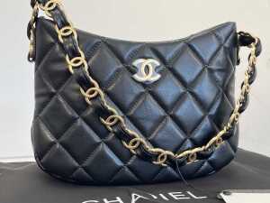 Designer style handbag in black - 2