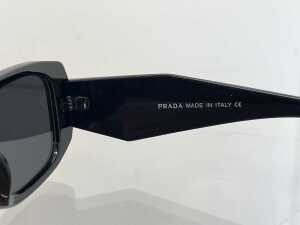 Designer style sunglasses in black - 4