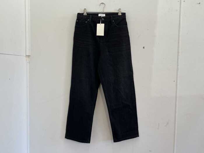 Henne Everly Cropped Jean in Dark Black, size 28