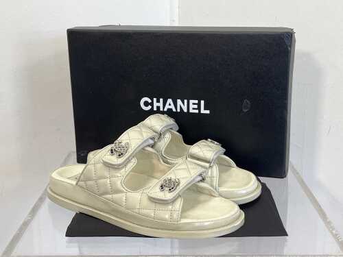 Designer style sandals in off-white, size EU 37