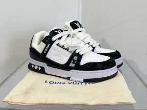 Designer style sneakers in black and white, size 6