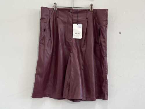 Motto Pu Cleo Short in Burgundy, size 18