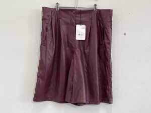 Motto Pu Cleo Short in Burgundy, size 18