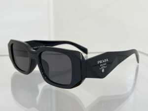 Designer style sunglasses in black - 3