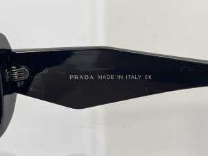 Designer style sunglasses in black - 4