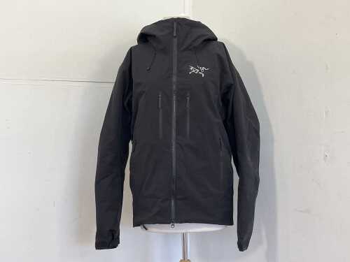 Arc'teryx Gore-Tex jacket in black, size M
