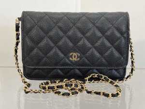 Designer style purse in black