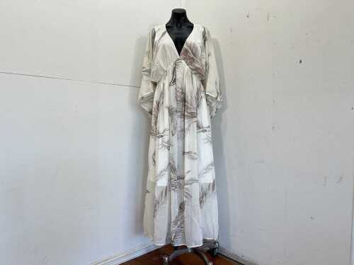 Modesees Dolman Sleeve Maxi Dress in Ivory & Taupe, size L