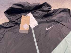Nike Stride Men's Repel UV Running Jacket size XL - 2
