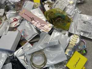 Group of costume jewellery - 5