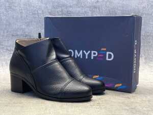 Homyped Empress Block Heel Boots size 7.5