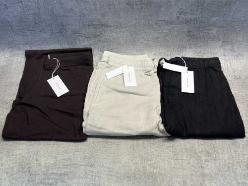 Group of Assembly Label clothing size M