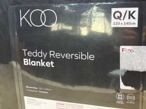 Koo Teddy Reversible Blanket size Q/K - 2
