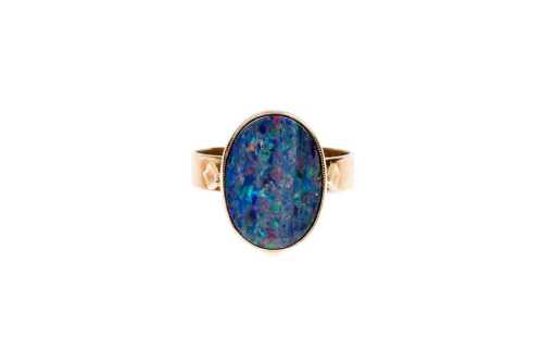 A vintage opal doublet ring in 9 carat yellow gold
