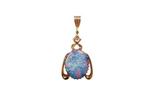 A vintage opal doublet pendant in 9 carat yellow gold