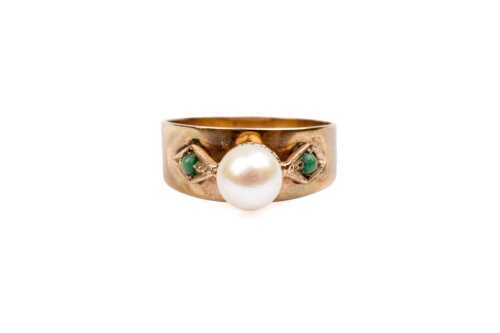 A vintage pearl and turquoise ring in 9 carat yellow gold