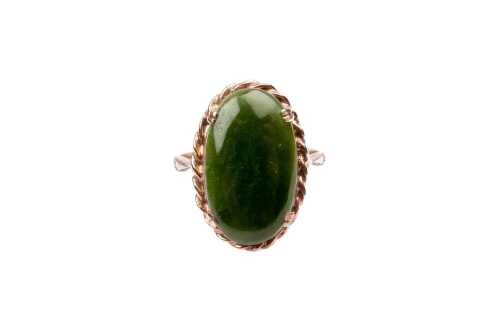 A vintage chrysoprase ring in 9 carat rose gold