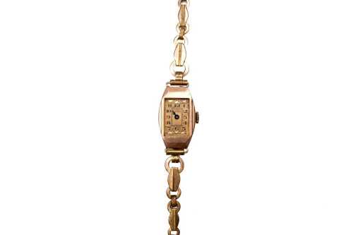 A vintage ladies winding watch in 9 carat yellow gold