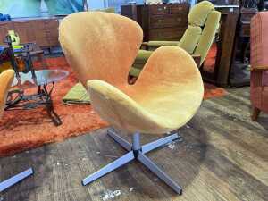 Pair of replica Swan swivel armchairs - 3