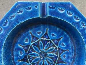A Bitossi mid-century blue ceramic ashtray - 2