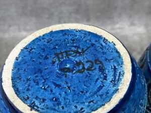 Two Italian mid-century ceramic vases in blue and black designs. - 4