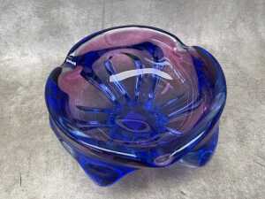 Two mid century art glass dishes - 4